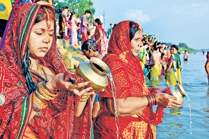 छठ पर्वको मुख्य दिन आज सूर्यदेवको आराधना गरी मनाइँदै