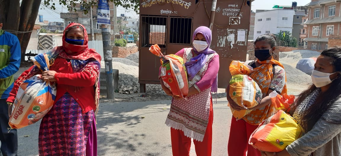 मजदुरहरुलाई खाधान्न बितरण