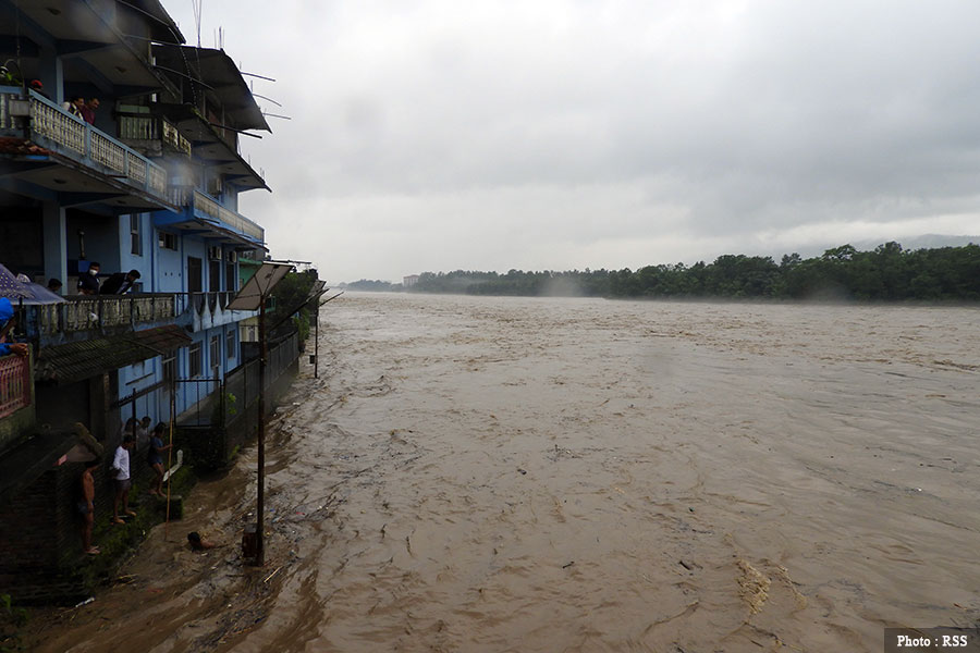 नारायणी नदी खतराको तहभन्दा माथि