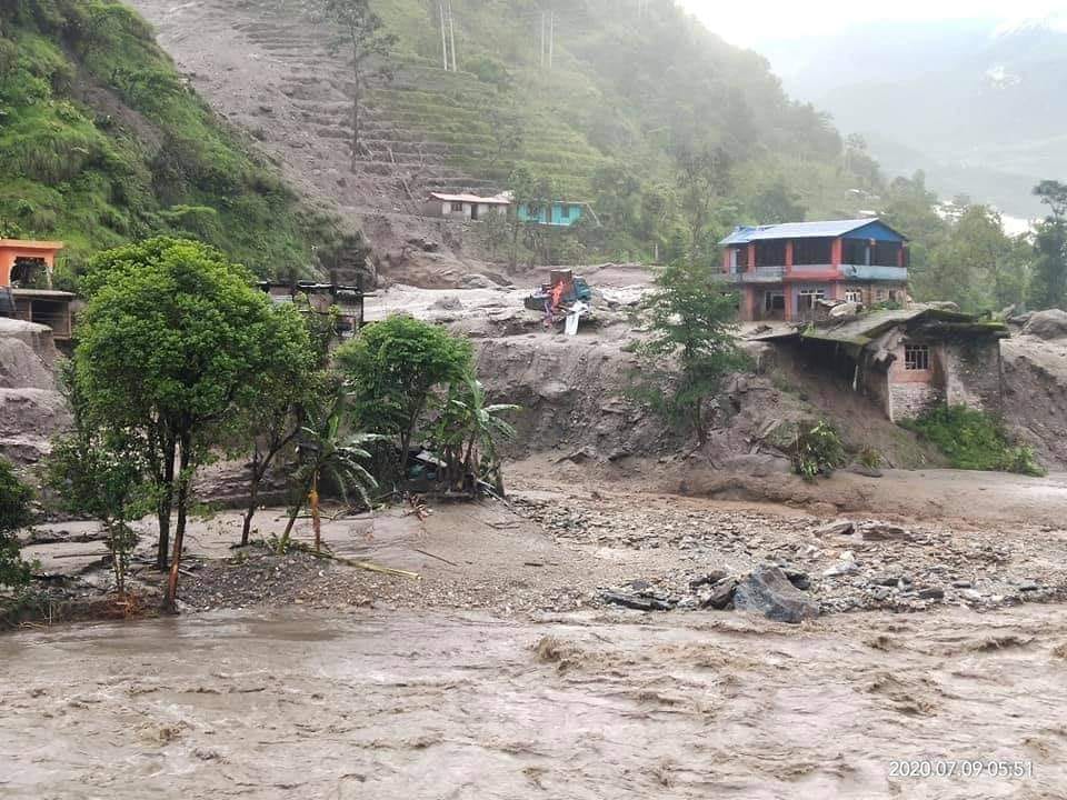 जम्बुमा बेपत्ताको खोजी जारी, एकको जीवितै उद्धार