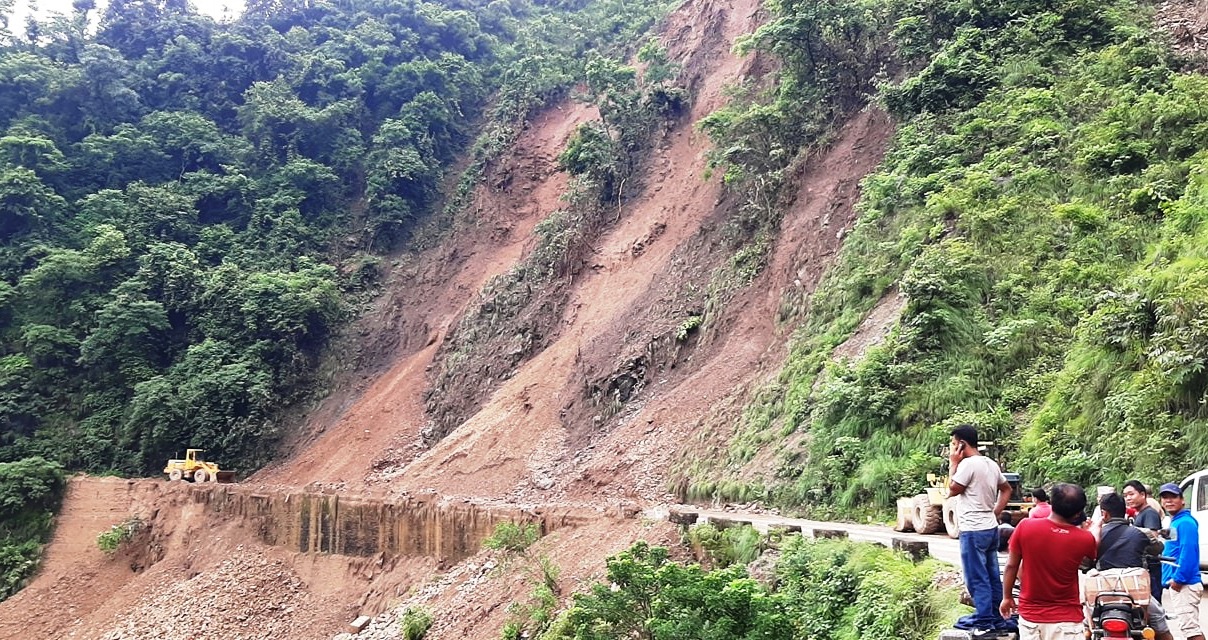 सिद्धार्थ राजमार्ग पहिरोले पुन: अवरुद्ध