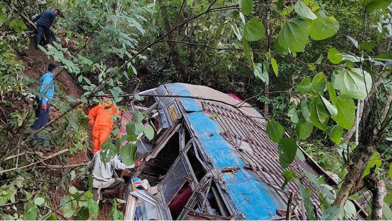 पाल्पामा बस दुर्घटना, ६ जनाको मृत्यु १६ घाइते