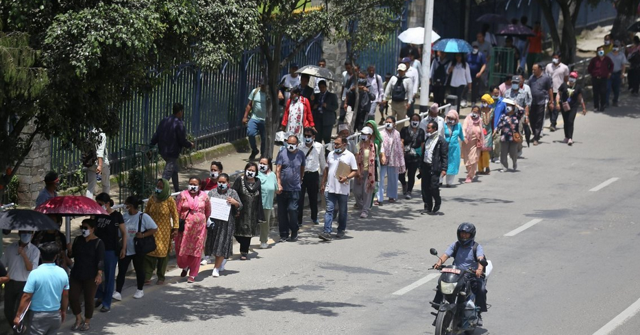 सरकार संवेदनशील नभएको भन्दै सहकारी पीडितको विरोध प्रदर्शन